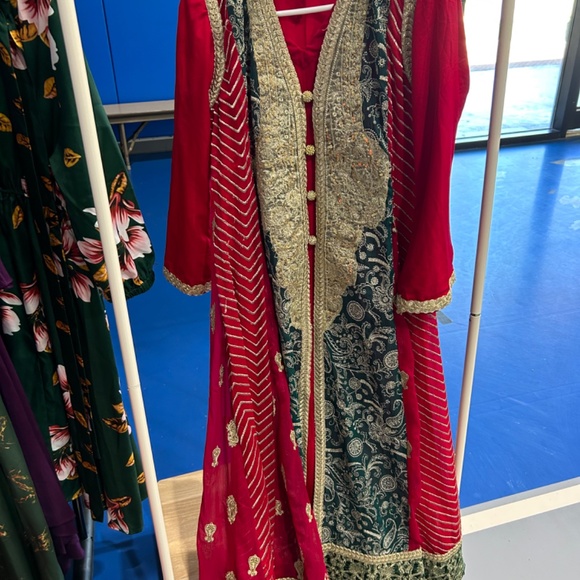 Indian Salwar Kameez - Picture 2 of 11